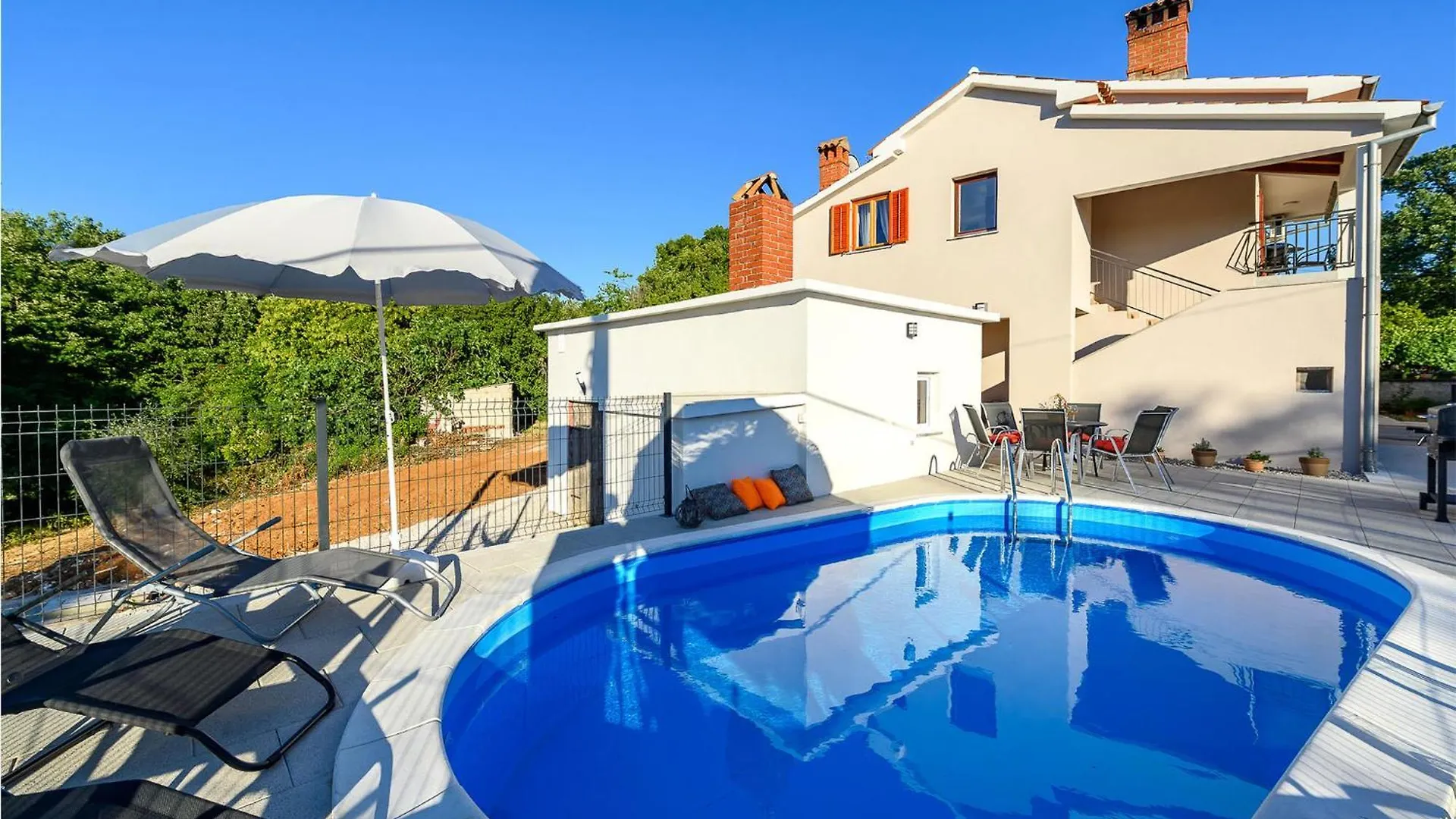 3 Bedroom Lovely Apartment In Labin Labin