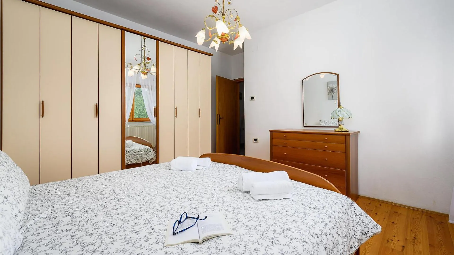 3 Bedroom Lovely Apartment In Labin Labin